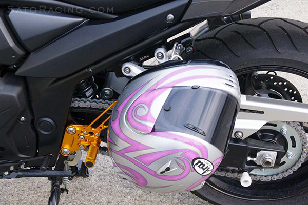 Porta casco per moto in acciaio inox verniciato, il Casco moto appoggiato  BIKER'S 1 dimensioni 12 x27x h 29 cm peso 2 kg colore nero, INSILVIS