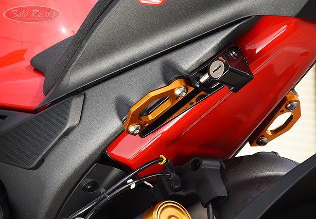 Ducati Panigale V4 '18 with SATO RACING Racing Hooks and Helmet Lock