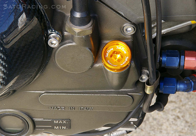 Oil Cap D-OFCAP-R on a Ducati 1098