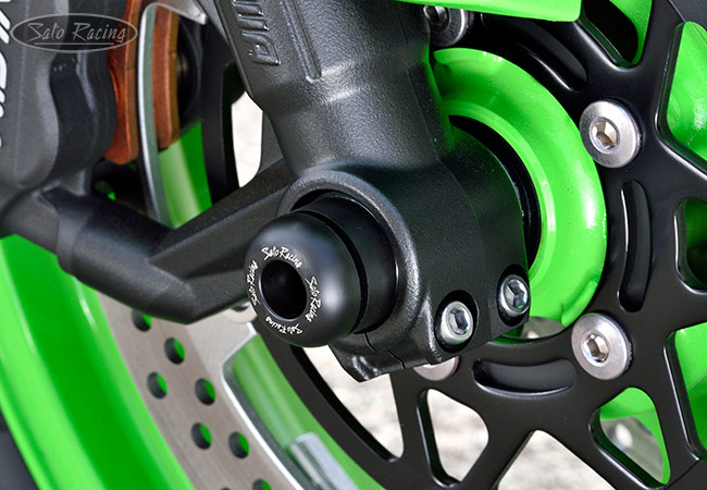 SATO RACING Front Axle Sliders on a 2024 ZX-6R