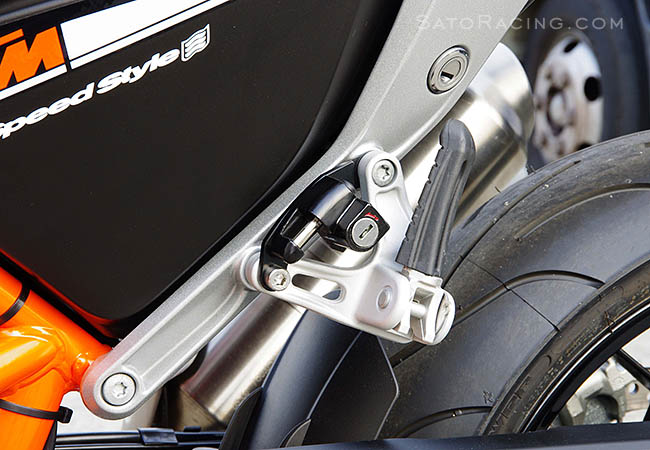 ktm duke helmet lock