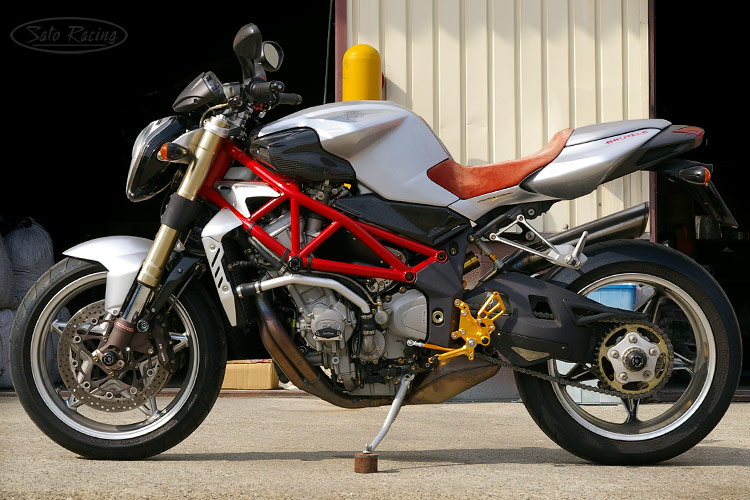MV Agusta Brutale with SATO RACING Rear Sets and Sliders