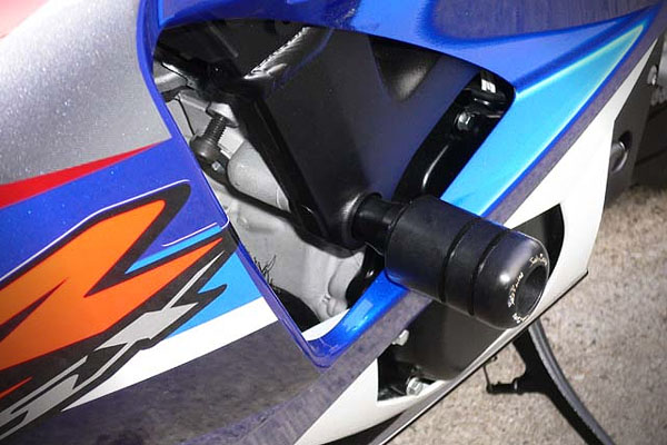 Sato Racing Frame Slider [L]-side on a Suzuki GSX-R1000 ('07-'08)
