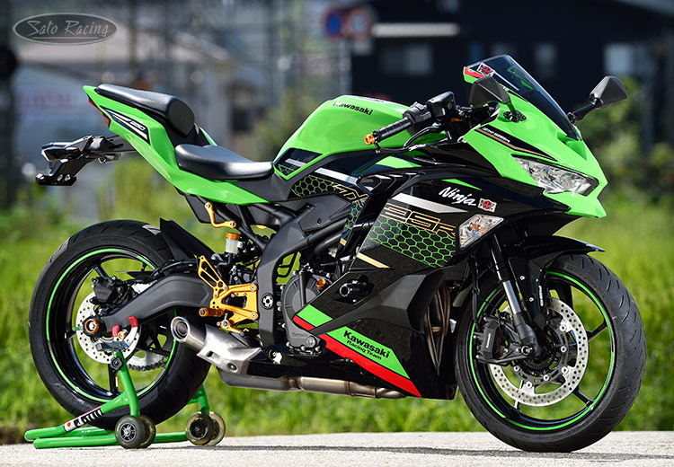 Kawasaki ZX-25R with SATO RACING Rear Sets, Sliders and other parts