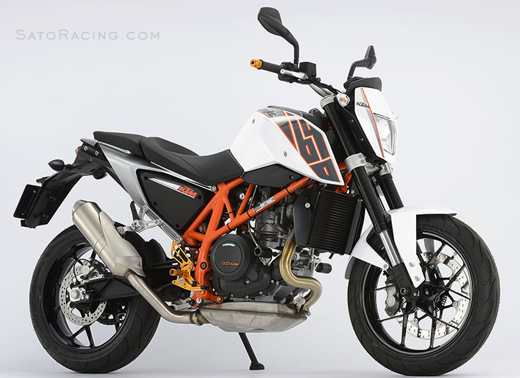 KTM 690 Duke ('12) with SATO RACING Rear Sets, Frame Sliders and other parts